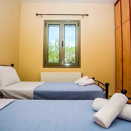 Maniata Holiday 4 *